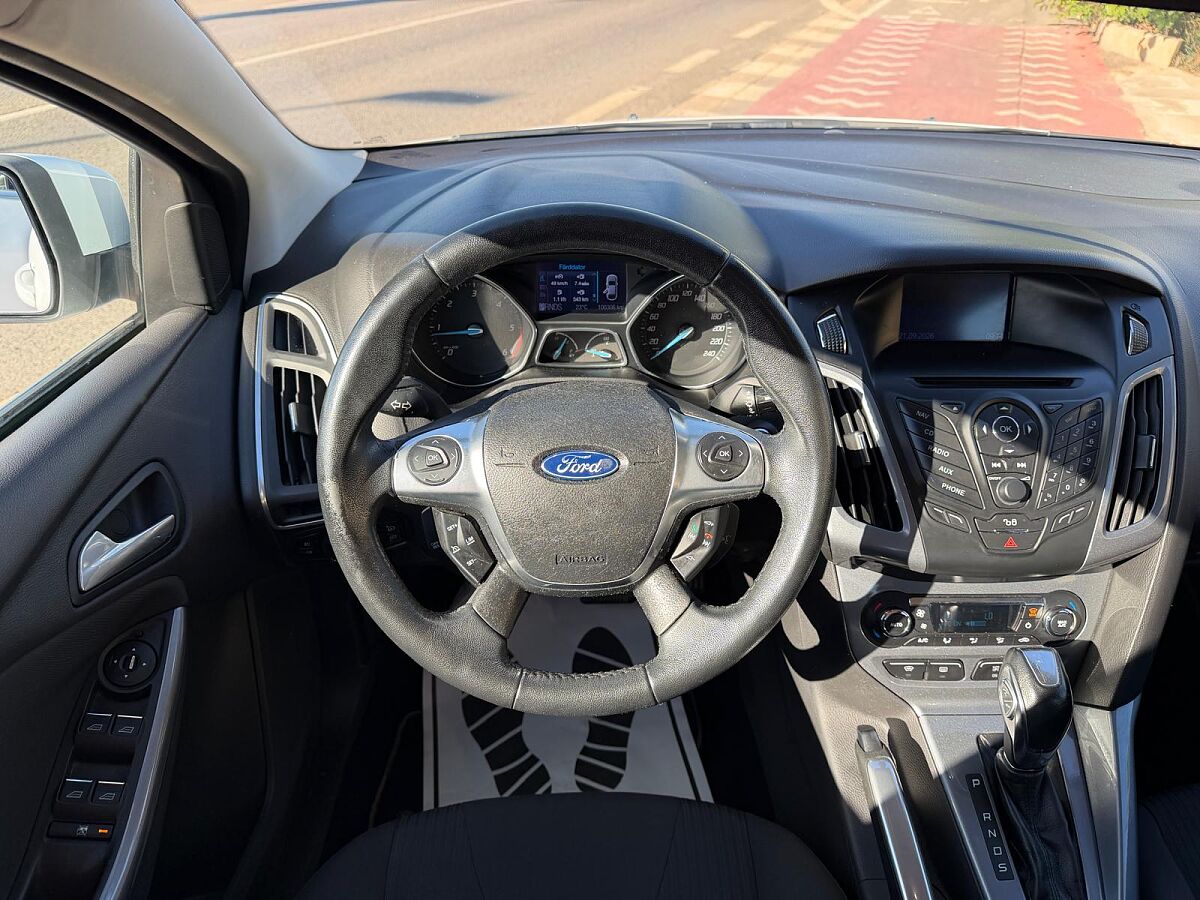 FORD FOCUS TITANIUM ESTATE 2.0 TDCI AUTO SPANISH LHD IN SPAIN 62000 MILES SUPERB 2011